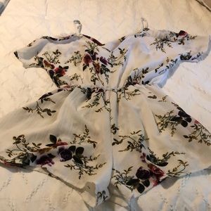 Floral Romper I think it’s a Medium.